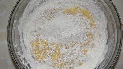 сдобные дрожжевые пирожки с яйцом и луком