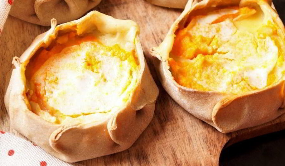 Рецепт скландраусиса — ржаных открытых пирожков с картофельно морковной начинкой