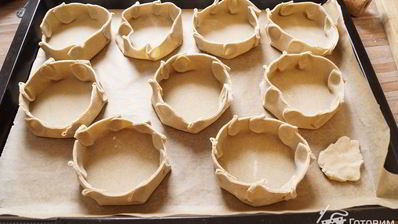 скландраусис — ржаные открытые пирожки с картофельно морковной начинкой