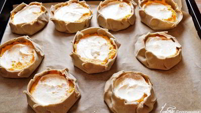 скландраусис — ржаные открытые пирожки с картофельно морковной начинкой