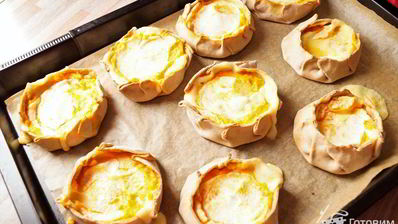 скландраусис — ржаные открытые пирожки с картофельно морковной начинкой
