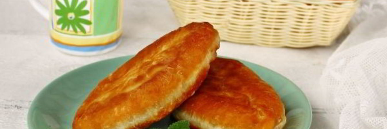 Сладкие жареные пирожки со щавелем