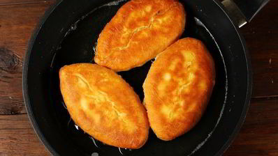 сладкие жареные пирожки со щавелем