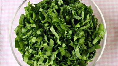 сладкие жареные пирожки со щавелем