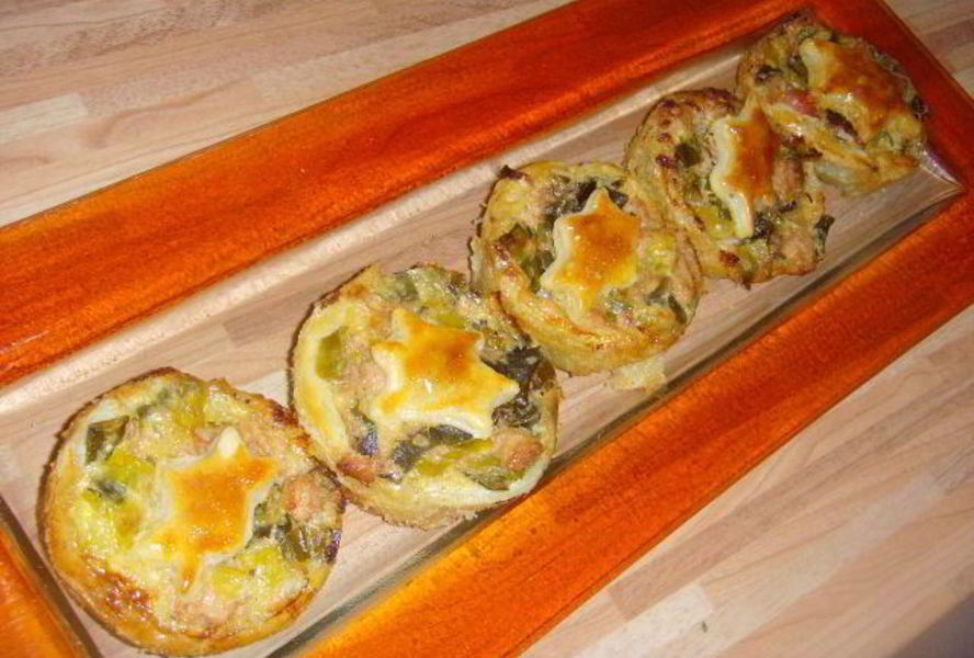 Слоеные открытые пирожки