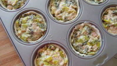 слоеные открытые пирожки