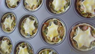 слоеные открытые пирожки