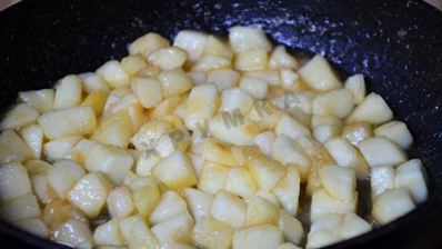 слоеные пирожки конвертики с яблоками в духовке