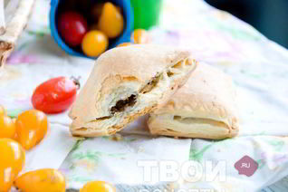 Слоеные пирожки с мясом