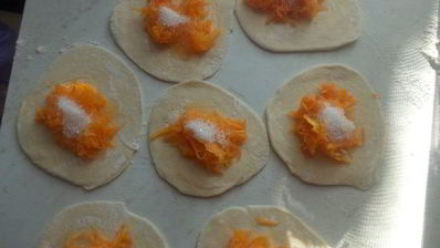 слоеные пирожки с тыквой