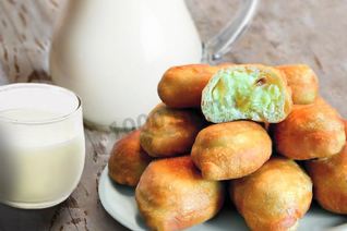 Воздушные пирожки на сковороде