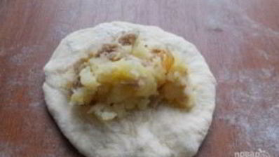 жареные пирожки с мясом