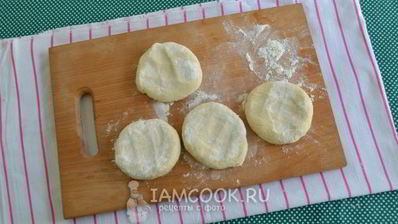 жареные пирожки с яйцом и рисом