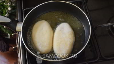 жареные пирожки с яйцом и рисом