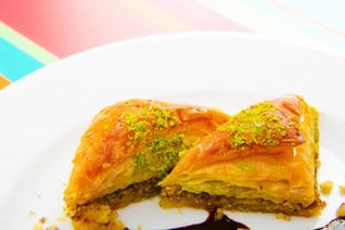 Аппетитные пирожные с фисташками