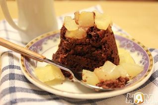 Миндальное пирожное с шоколадом и грушами