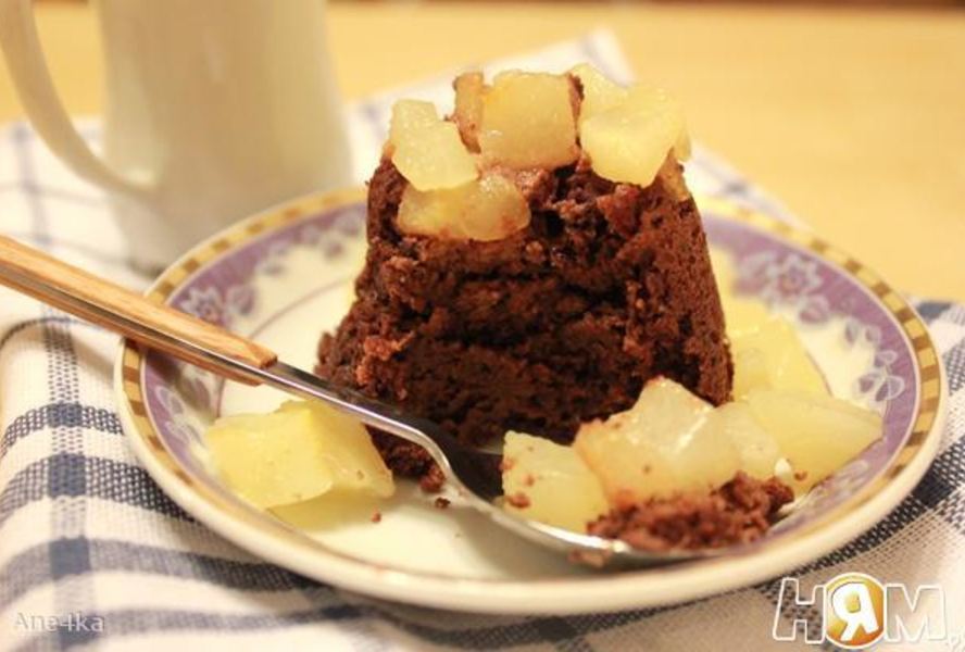Миндальное пирожное с шоколадом и грушами
