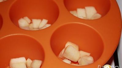 миндальное пирожное с шоколадом и грушами