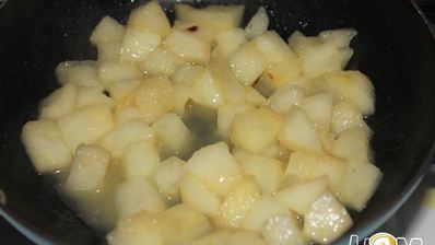 миндальное пирожное с шоколадом и грушами