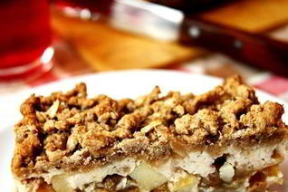 Пирожное из овсянки с яблоком и йогуртом