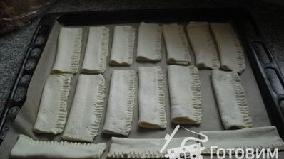 пирожное из слоенного теста