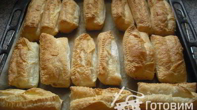 пирожное из слоенного теста