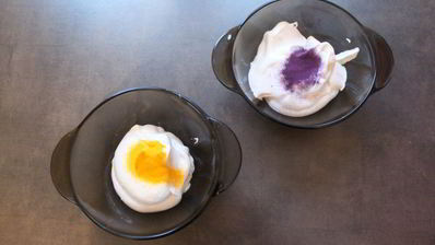 пирожное из цветной меренги