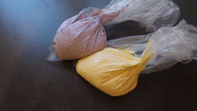 пирожное из цветной меренги