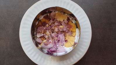 пирожное из цветной меренги