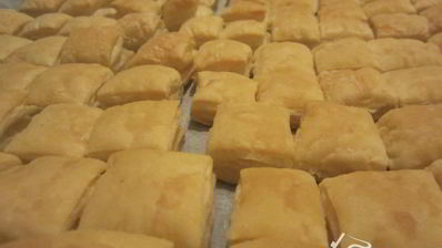 пирожное мини наполеончики из слоеного теста