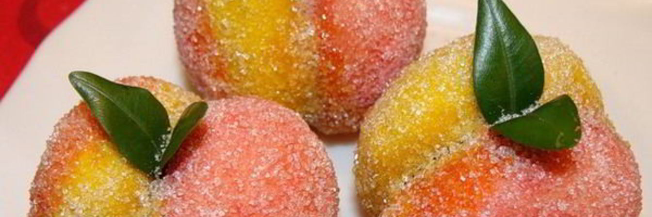 Пирожное Персики со сметанным кремом