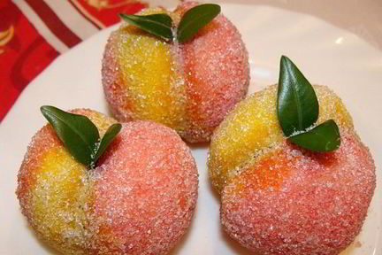 Пирожное Персики со сметанным кремом