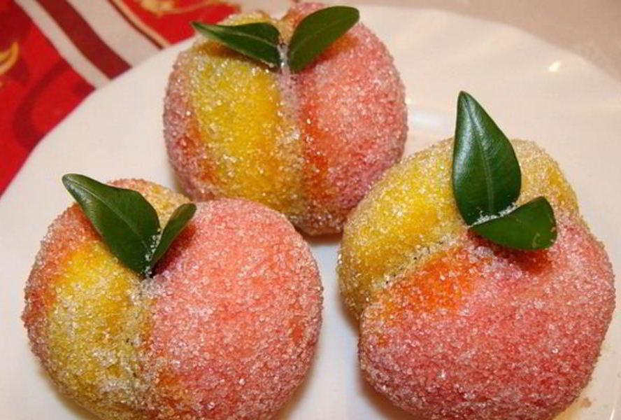 Пирожное Персики со сметанным кремом