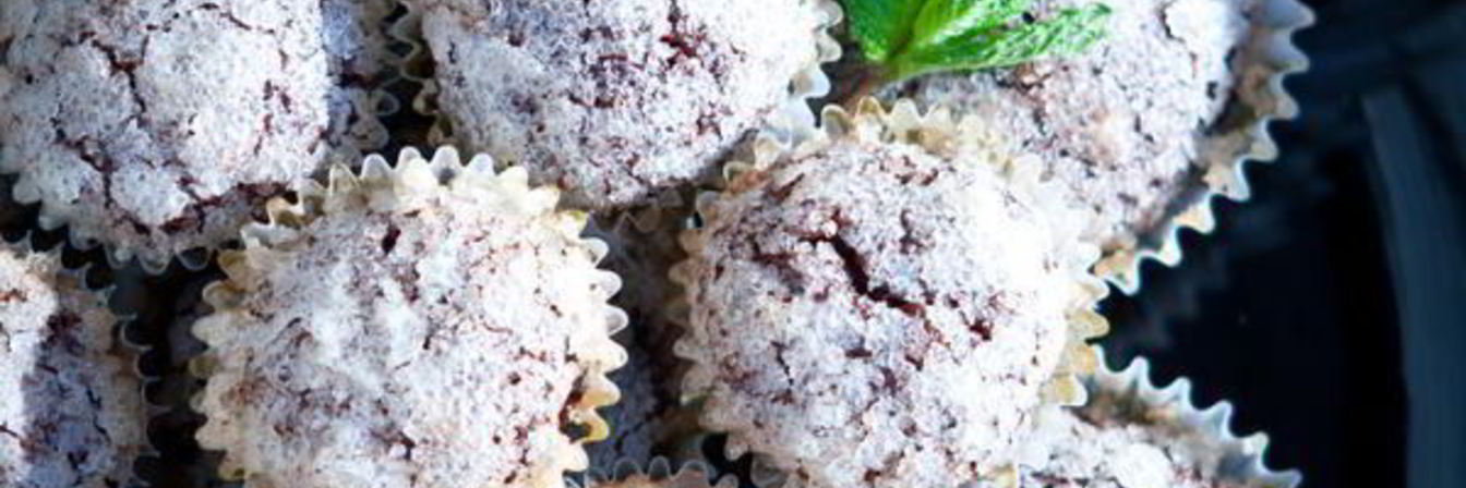 Пирожное с мятой и темным шоколадом