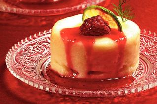 Пирожное с ягодным кремом = мусс из гребешков с малиновым соусом