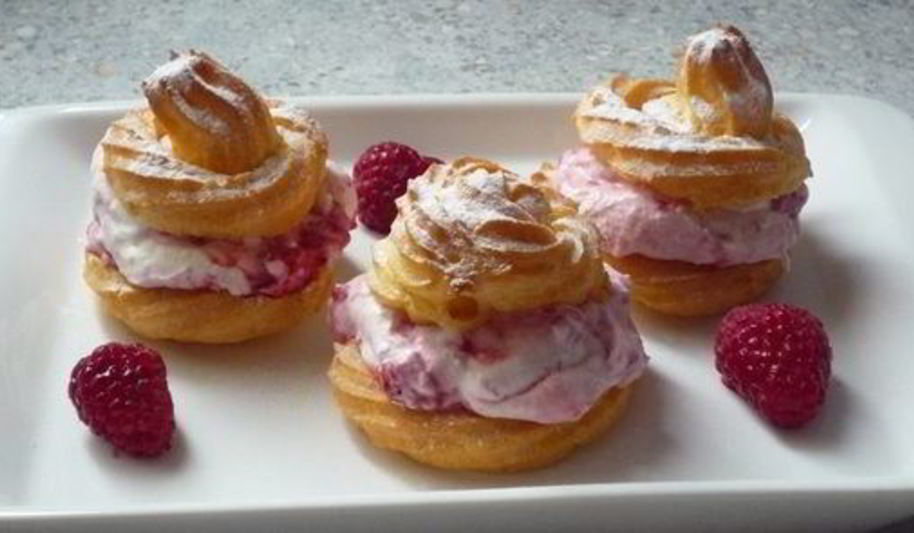 Рецепт пирожных из заварного теста с малиновой начинкой