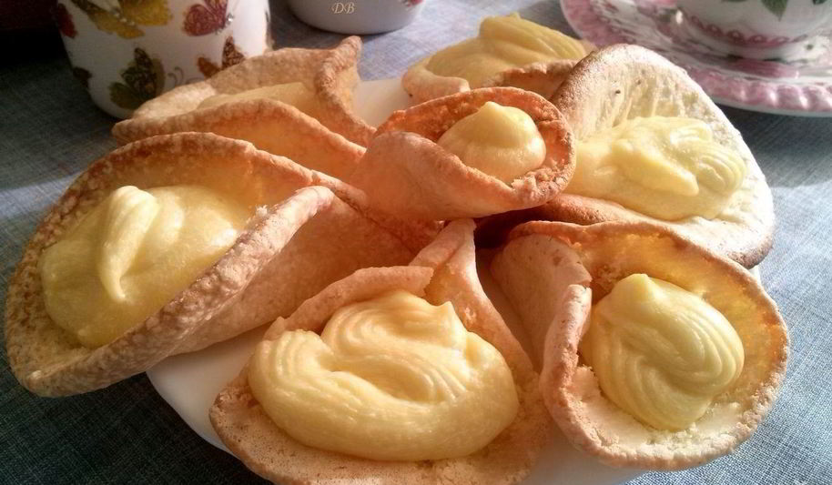 Рецепт пирожных лепестков с кремом