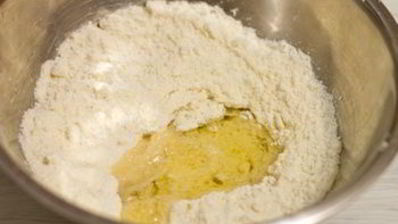 пирожные макарон с чаем эрл грей и соленой карамелью