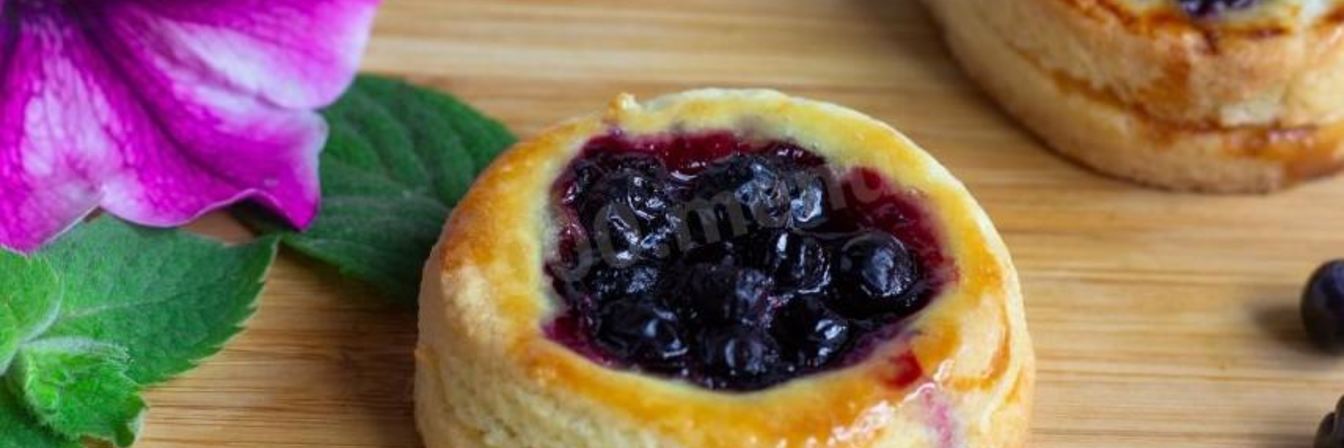 Пирожные с черникой