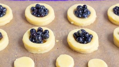 пирожные с черникой
