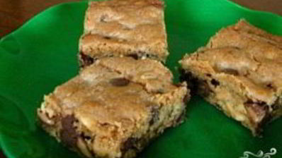 пирожные с шоколадом и карамелью