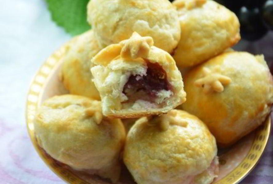Пирожные с виноградом