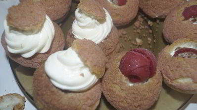 пирожные шу с вишневым сюрпризом