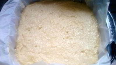 пирожные со сливой и миндалем