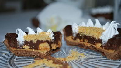 шоколадно-мятные пирожные с арахисовой пастой