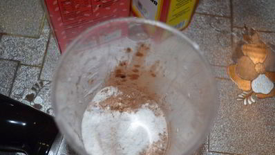 шоколадно-творожное пирожное с ягодами