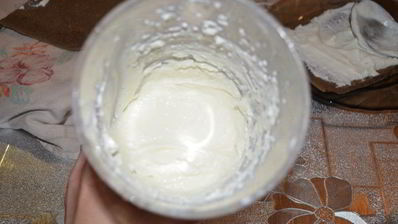 шоколадно-творожное пирожное с ягодами