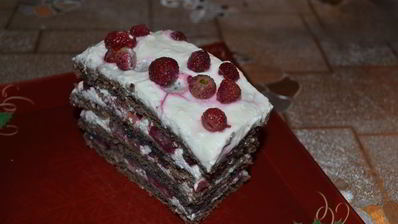 шоколадно-творожное пирожное с ягодами