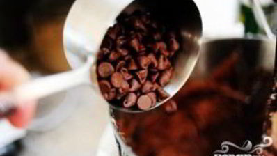 шоколадные пирожные в сливочной глазури