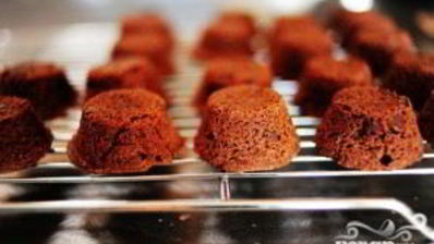 шоколадные пирожные в сливочной глазури